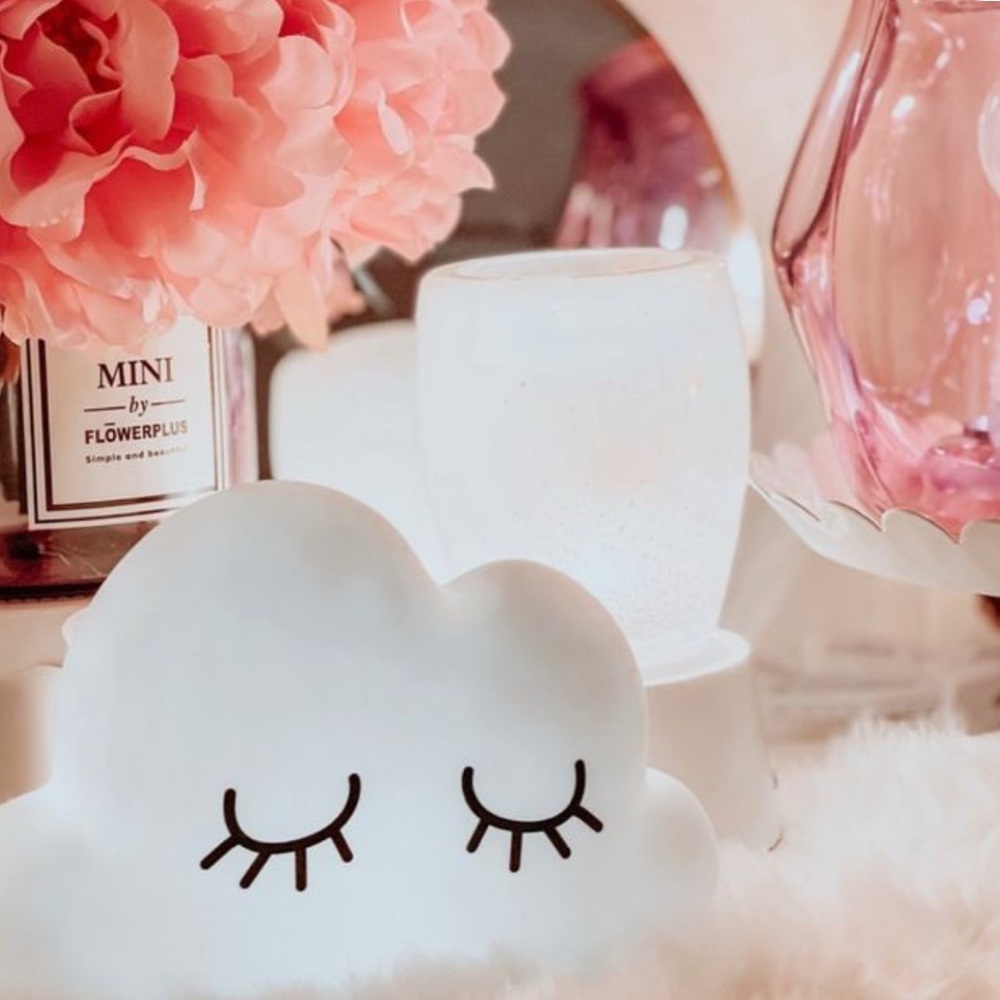 Cloud Night Light with Sleepy Eyes - White
